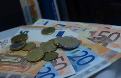 Ξεπαγώνουν οι τριετίες από την Πρωτοχρονιά, αυξάνονται οι μισθοί-Όλα τα μέτρα