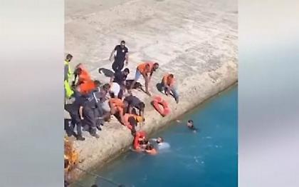 Γυναίκα έπεσε στο λιμάνι της Τήνου - Βούτηξαν στη θάλασσα για να τη σώσουν