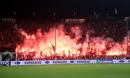 Συνελήφθη 32χρονος που άναψε 3 πυρσούς στη διάρκεια του ΠΑΟΚ-Άρης