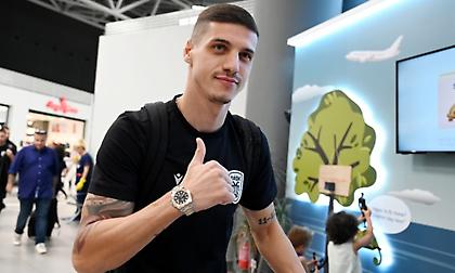 Με χαμόγελα και πίστη για τη νίκη αναχώρησε για Ελσίνκι ο ΠΑΟΚ