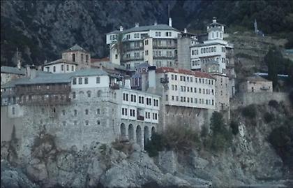 Αναβλήθηκε η δίκη, αφέθηκε ελεύθερος ο 35χρονος μοναχός που κατηγορείται ότι ξυλοκόπησε άλλο μοναχό!