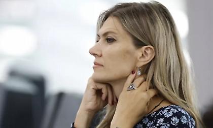 Politico: Πώς σχεδιάζει η Εύα Καϊλή να «τινάξει» στον αέρα την έρευνα για το Qatargate