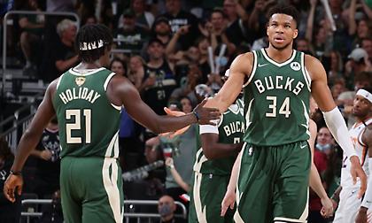 «Για να μείνει ο Γιάννης στους Μπακς θα πρέπει να ανανεώσει ο Χόλιντεϊ»