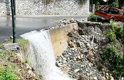 Χωρίς πόσιμο νερό για 15η ημέρα ζουν οι κάτοικοι στο Βόλο - Πρόβλημα με τα σκουπίδια στον Παγασητικό
