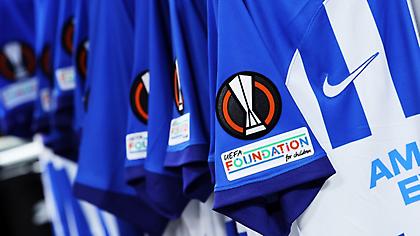 Η Μπράιτον ζητά από τον κόσμο της να διαλέξει την ενδεκάδα με την ΑΕΚ