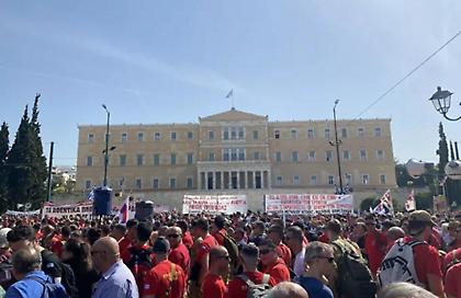 Ξεκίνησαν οι διαδηλώσεις στο Σύνταγμα για το εργασιακό νομοσχέδιο
