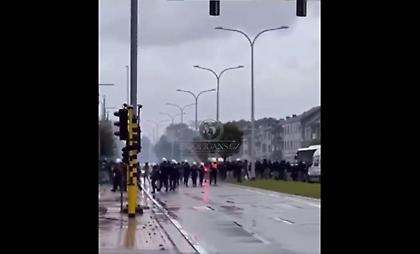 Αντικείμενα και φωτοβολίδες στο πούλμαν της Φιορεντίνα από τους οπαδούς της Γκενκ