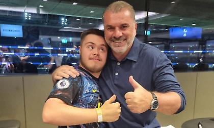 Μάγκας Ποστέκογλου, βγήκε... εκτός χρόνου για να απαντήσει σε φίλο της Τότεναμ με σύνδρομο Down