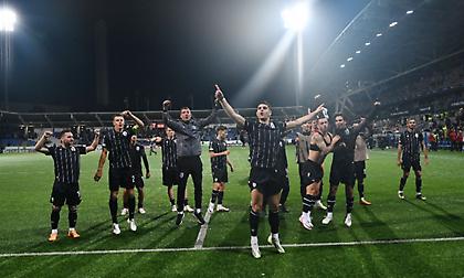 Το ξέσπασμα χαράς πάγκου και εξέδρας στα γκολ του ΠΑΟΚ στο Ελσίνκι