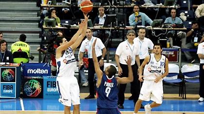 «Βάλ’ το αγόρι μου»! Ο Βασίλης Σκουντής θυμάται και αναλύει την… προσευχή του 2005!