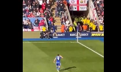 Ο Βάρντι έπαθε... Αντεμπαγιόρ: Έτρεξε όλο το γήπεδο και πανηγύρισε μπροστά στους φίλους της Μπρίστολ