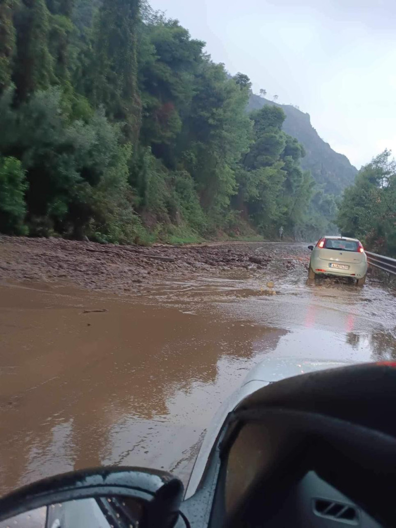 Εθνική Πατρών-Κορίνθου: Κλειστό λόγω κατολίσθησης στο Αίγιο