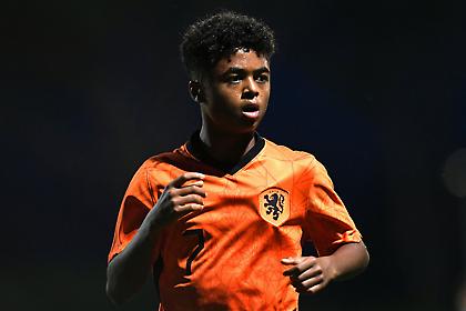 Το πρώτο του επαγγελματικό συμβόλαιο υπέγραψε με τη Μπαρτσελόνα ο γιός του Πάτρικ Κλάιφερτ, Σέιν!