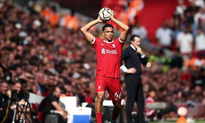 Επέστρεψε στις προπονήσεις της Λίβερπουλ ο Αλεξάντερ-Άρνολντ, παραμένει εκτός ο Τιάγκο