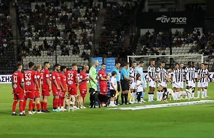 Όμορφη κίνηση: Με αδέσποτα σκυλιά η είσοδος των ομάδων στο ΠΑΟΚ-Βόλος