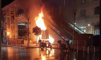 Κάηκαν οι κυλιόμενες σκάλες στο μετρό Πειραιά