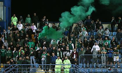 Καταρρακτώδης βροχή στην Τρίπολη, απτόητοι οι οπαδοί του Παναθηναϊκού!