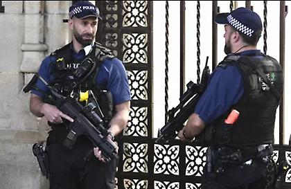 Στη φυλακή ο 17χρονος που μαχαίρωσε μέχρι θανάτου την 15χρονη πρώην φίλη του στο Λονδίνο