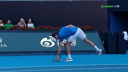 Ξέσπασε στη ρακέτα του ο Τσιτσιπάς μετά από break!