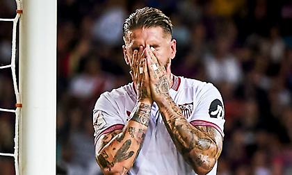 Λύγισε τη Σεβίλλη χάρη σε ένα αυτογκόλ του Σέρχιο Ράμος η Μπαρτσελόνα!