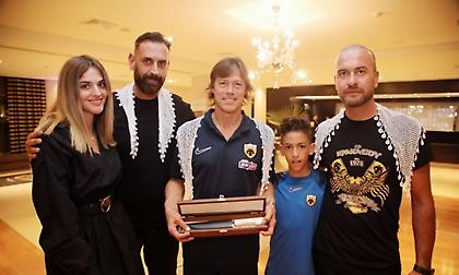 Το δώρο του Σ.Φ Ηρακλείου στον Αλμέιδα, που φόρεσε και σαρίκι!