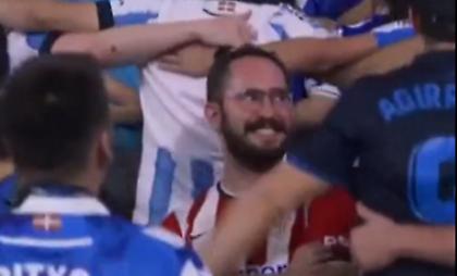 Τιτάνας οπαδός της Μπιλμπάο χαμογελά ανάμεσα σε εκστασιασμένους φίλους της Σοσιεδάδ!