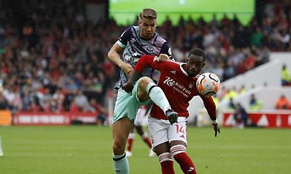 Άντεξε με 10 παίκτες κόντρα στην Μπρέντφορντ και πήρε τον βαθμό η Νότιγχαμ Φόρεστ