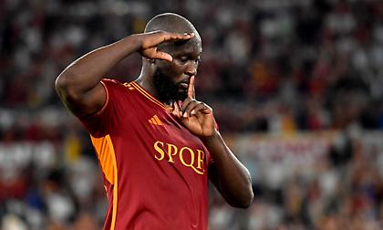 Έκανε... ποδοσφαιρικό crossover με απίθανη προσποίηση και σκόραρε ο Λουκάκου!