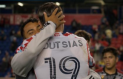 Βρήκε δίχτυα ο Κούτσιας και χάρισε το τρίποντο στην... ελληνική Σικάγο Φάιρ