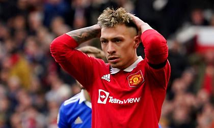 Μάντσεστερ Γιουνάιτεντ: Νέο χειρουργείο και εκτός δράσης για τρεις μήνες ο Λισάντρο Μαρτίνες