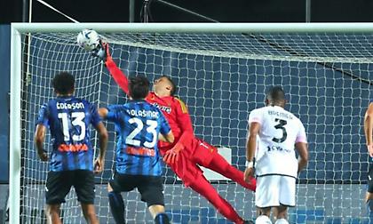 Απογειώθηκε στις... αράχνες: Η επέμβαση της σεζόν από τον Σέζνι!