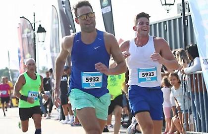 Έτρεξε στον αγώνα δρόμου «Spetses mini Marathon» o Στέφανος Κασσελάκης - Δείτε φωτογραφίες