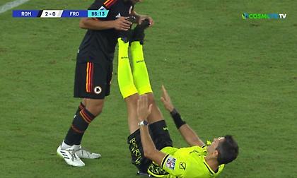 Έπεσε στον αγωνιστικό χώρο με κράμπες και στα δύο πόδια ο διαιτητής του Ρόμα-Φροζινόνε