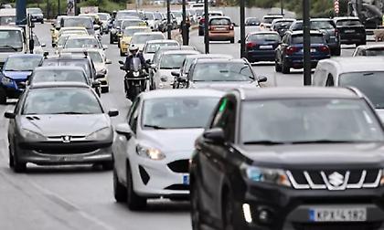 Καραμπόλα στην Αττική οδό - Μποτιλιάρισμα χιλιομέτρων