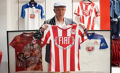 Φεύγουν τα μπλουζάκια του Αναστόπουλου - Εξαντλήθηκαν ήδη οι επετειακές εμφανίσεις!