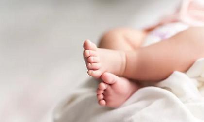 Σοκ στη Νάξο: 13χρονη γέννησε χωρίς να ξέρει ότι είναι έγκυος - Γιατρός είχε διαγνώσει τυμπανισμό