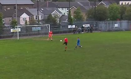Ποδοσφαιριστής στα ερασιτεχνικά της Ουαλίας έπαθε.. Φαν Πέρσι σκοράροντας με εντυπωσιακό βολέ!