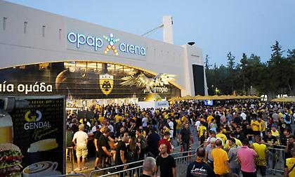 Ένταση στην άφιξη των οπαδών του Άγιαξ στην OPAP Arena - Χημικά από την Αστυνομία