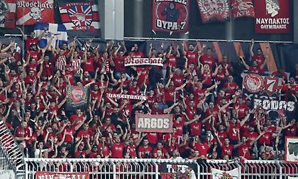 Βροντερό «παρών» από τους 300 φίλους του Ολυμπιακού στη Σερβία!