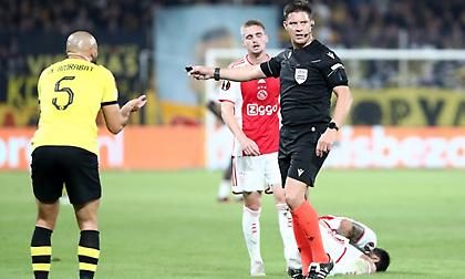 Το πέναλτι του Πινέδα στον Μπεργκβάιν που εκτέλεσε ο ίδιος για το 1-0 του Άγιαξ στην OPAP Arena