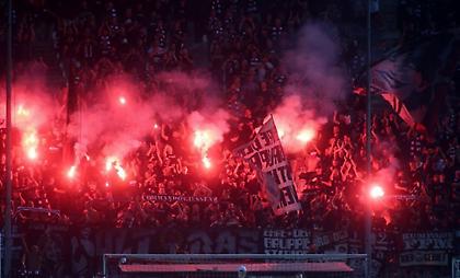 Συνελήφθησαν 7 οπαδοί της Άιντραχτ για κατοχή πυρσών και κροτίδων