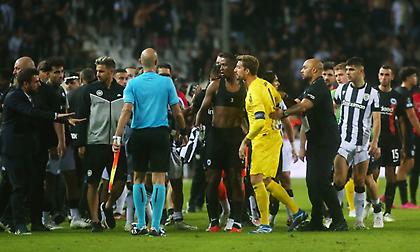 Σύρραξη στην Τούμπα, διαπληκτισμοί μεταξύ ανθρώπων ΠΑΟΚ και Άιντραχτ και αποβολές για Μεϊτέ, Τραπ!