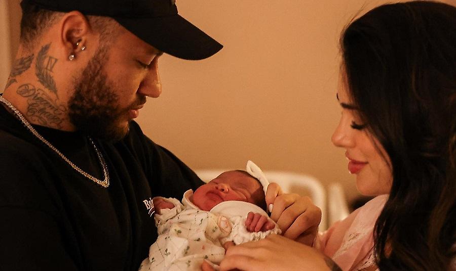 Πατέρας για δεύτερη φορά ο Νεϊμάρ - Δημοσίευσε τις πρώτες φωτογραφίες της κόρης του