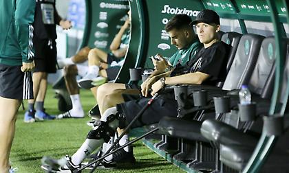 Με πατερίτσες και ειδική μπότα στο πλευρό του Παναθηναϊκού ο Μάγκνουσον!