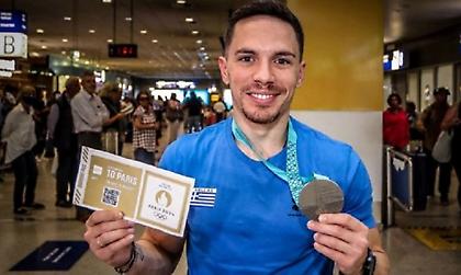 Επέστρεψε θριαμβευτής στην Ελλάδα ο Πετρούνιας