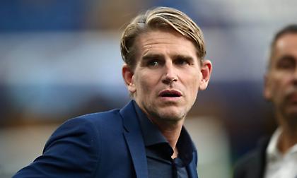 Πανό κατά του αθλητικού διευθυντή της ομάδας από τους οπαδούς της Μπάγερν Μονάχου!