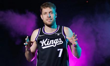 «Έλαμψε» ο Βεζένκοφ στην ήττα των Κινγκς