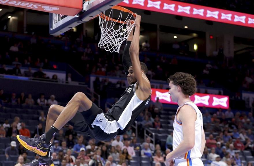 Γουεμπανιαμά: Ντεμπούτο με Σπερς