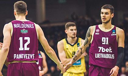 Άρης: Στο νοσοκομείο για εξετάσεις ο Μπλούμπεργκς μετά τον τραυματισμό του με τη Λιετκαμπέλις