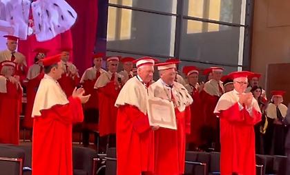 «Κάρλο ξεκόλλα τα έχεις πάρει όλα»: O Aντσελότι πήρε μεταπτυχιακό από το Πανεπιστήμιο της Πάρμα